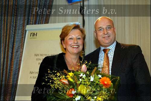 Bussum 8 januari 2003
Omroepvrouw & Omroepman van het jaar 2002
Cathy Spierenburg omroepvrouw
Dhr. Valkiezer omroepman