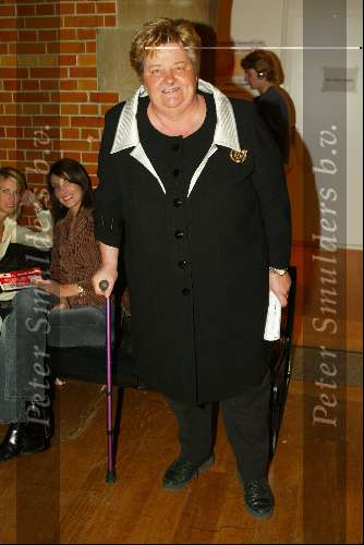 Amsterdam 1 januari 2003
Nieuwjaarsreceptie Staatsloterij in beurs v berlage.
Erica Terpstra met kruk