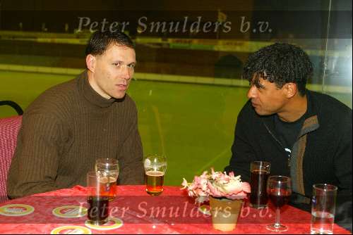 Volendam 29 januari 2003
Oud Ajax tegen oud Volendam. 
Frank Rijkaard met Marco v Basten