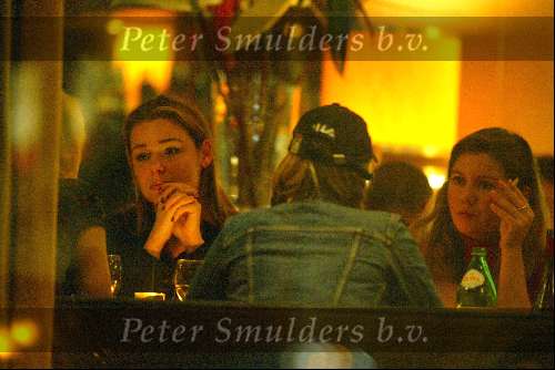 Amsterdam 30 januari 2003
Tanja Jess Guusje Nederhorst Josefine v Asdonk en Froukje de Both uit eten bij Bond in amsterdam
