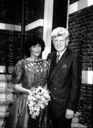 Gretta duisenberg met haar man wim duisenberg tijdens hun trouwen