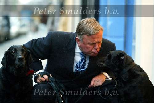Amsterdam 30 januari 2003
Harry Mens met honden op de pc