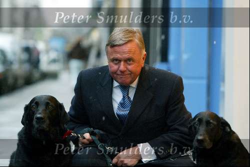 Amsterdam 30 januari 2003
Harry Mens met honden op de pc