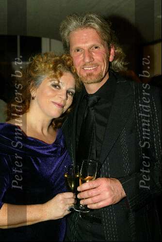 Den haag 30 januari 2003
Premiere Johnny Kraaykamp sr in schouwburg Den Haag.
Henriette Tol met man