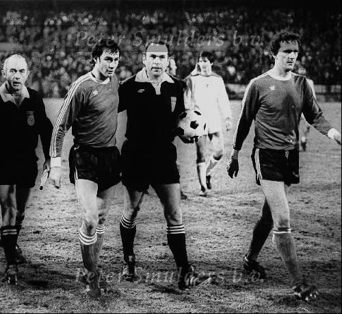 Eindhoven,  PSV-AJAX, Seizoen 1978/1979
Links Huub Stevens en geheel rechts Kees Krijgh