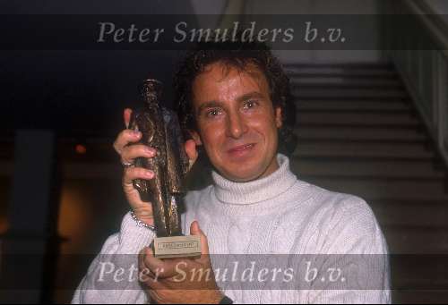 1997 Marco Borsato met Alcas trofee
