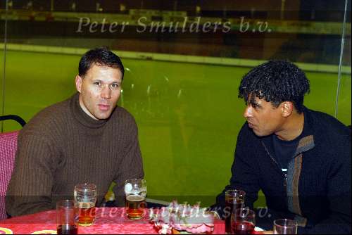 Volendam 29 januari 2003
Oud Ajax tegen oud Volendam. 
Frank Rijkaard met Marco v Basten