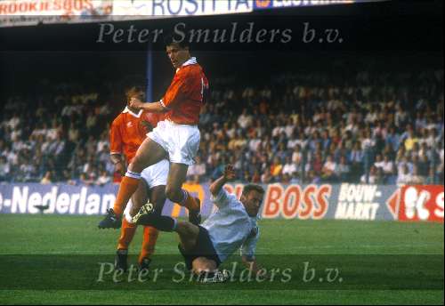 Marco v Basten spelend voor het nederlands elftal