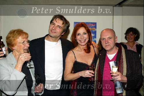 Den haag 30 januari 2003
Premiere Johnny Kraaykamp sr in schouwburg Den Haag.
Victor Reinier met marianne Mudder en Serge Henri Valcke