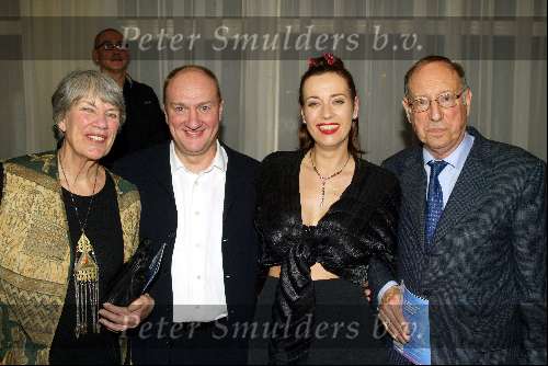 Tilburg 27 januari 2003
Premiere Nonsens in schouwburg Tilburg.
Henk Poort met Marjolein Keunig met ouders