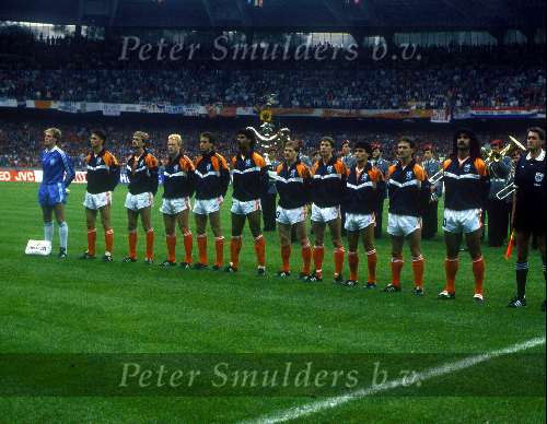 Europees Kampioenschap 1988 Duitsland
Nederlands elftal
Nederland-Rusland, 0-1 12 Juni 1988
Hans v Breukelen Johnny Bosman Adri v Tiggelen Ronald Koeman Johnny v t Schip Frank Rijkaard Jan Wouters Arnold Muhren Gerald Vanenburg Berry v Aerle Ruud Gullit