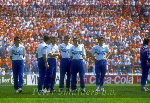 Europees Kampioenschap 1988 Duitsland
Nederlands elftal
Nederland-Ierland 1-0 18 Juni 1988
Arnold Muhren Joop Hiele Adri v Tiggelen Wim Kieft Marco v Basten Johnny Bosman Wim Kieft
