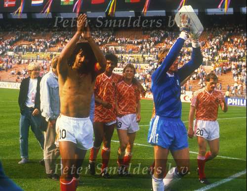 Europees Kampioenschap 1988 Duitsland
Nederlands elftal
Nederland-Ierland 1-0 18 Juni 1988
Ruud Gullit Hans v Breukelen Erwin Koeman Hans v Breukelen Jan Wouters