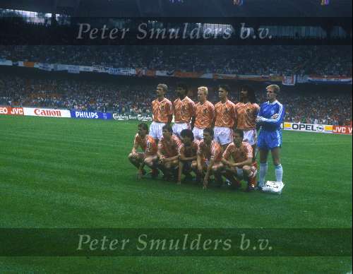 Europees Kampioenschap 1988 Duitsland
Nederlands elftal
Nederlan-Rusland 0-1  12 Juni 1988
Johnny v t Schip Frank Rijkaard Ronald Koeman Johnny Bosman  Ruud Gullit Hans v Breukelen Gerald Vanenburg Jan Wouters Adri v Tiggelen Berry v Aerle Arnold Muhren