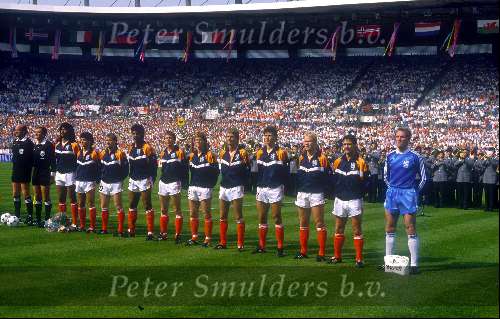 Europees Kampioenschap 1988 Duitsland
Nederlands elftal  Nederland-Engeland, 3-1
Marco v Basten Frank Rijkaard Ronald Koeman Erwin Koeman Ruud Gullit Hans v Breukelen Gerald Vanenburg Jan Wouters Adri v Tiggelen Berry v Aerle Arnold Muhren