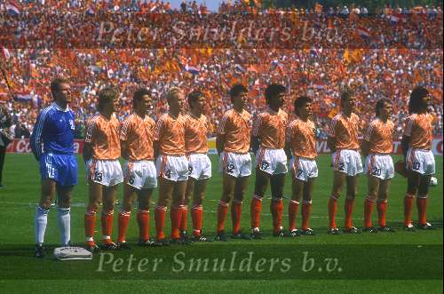 Europees Kampioenschap 1988 Duitsland
Nederlands elftal
Marco v Basten Frank Rijkaard Ronald Koeman Erwin Koeman Ruud Gullit Hans v Breukelen Gerald Vanenburg Jan Wouters Adri v Tiggelen Berry v Aerle Arnold Muhren
