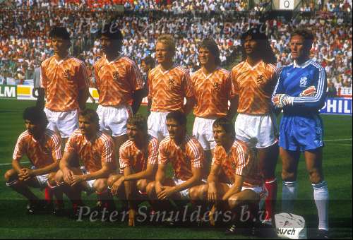 Europees Kampioenschap 1988 Duitsland
Nederlands elftal
Marco v Basten Frank Rijkaard Ronald Koeman Erwin Koeman Ruud Gullit Hans v Breukelen Gerald Vanenburg Jan Wouters Adri v Tiggelen Berry v Aerle Arnold Muhren