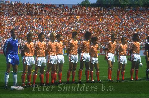 Europees Kampioenschap 1988 Duitsland
Nederlands elftal
Marco v Basten Frank Rijkaard Ronald Koeman Erwin Koeman Ruud Gullit Hans v Breukelen Gerald Vanenburg Jan Wouters Adri v Tiggelen Berry v Aerle Arnold Muhren