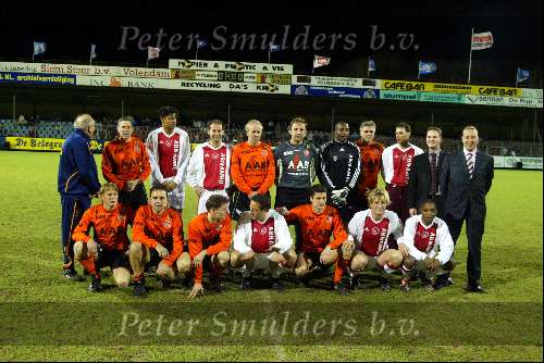 Volendam 29 januari 2003
Oud Ajax tegen oud Volendam.  Bryan Roy,  Frank Rijkaard   Keje Molenaar, Wim Kieft, Ronald Koeman Danny Blind John v t Schip Wim Kieft Bobby Haarms Marco v Basten Stanley Menzo Gerrie Muhren Arnold Muhren Wim Jonk Pier tol