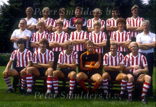 1980 Jan Reker Hallvar Thoresen Berry v Aerle Hans Segers Ton Lokhoff Huub Stevens Piet Wildschut
2e rij Jacques v d Ven Jurry koolhof Jan Poortvliet Edwin v Bergen Henegouwen Adri Koster Ernie Brandts Thijs Liebregts Onderste rij Jung Mo Huh Rob Landsbergen Rene v d Kerkhof Pim Doesburg Willy v d Kerkhof Ruud Geels