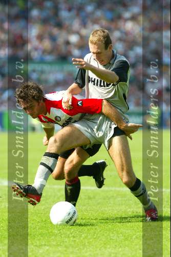 Rotterdam 21 September 2003
Feijenoord - PSV  1-3 
Arjen Robben in duel met Peter v d Berg