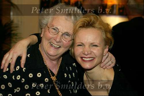 Amsterdam 14 januari 2003
Premiere van eten met vrienden 
Renee Soutendijk met moeder