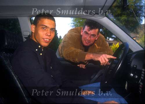 Ronaldo tijdens zijn eerste rijles met John Dekker Rijschool te Eindhoven