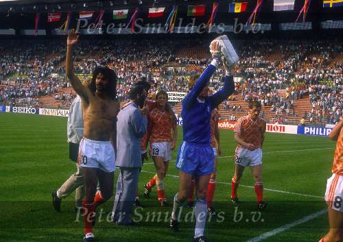 Duitsland 1988 Europees Kampioenschap voetbal
Nederland-Ierland, eindstand 1-0 door doelpunt Wim Kieft
Marco v Basten
Ruud Gullit Hans v Breukelen Erwin Koeman Jan Wouters
