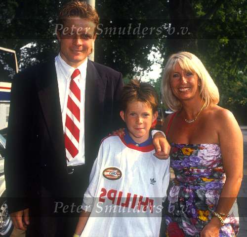 Soren Lerby met Willeke alberti en johnny de mol
1988