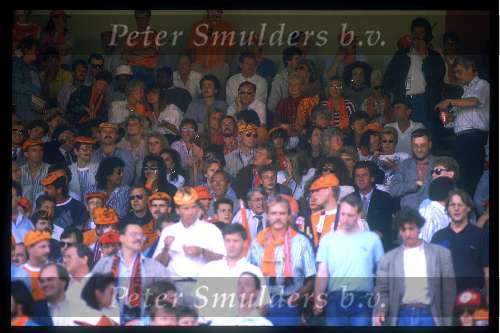 Munchen, 25 juni 1988 Finale Europees Kampioenschap 1988 Duitslan-Nederland 1-2
Supporters Nederlands elftal met vlaggen