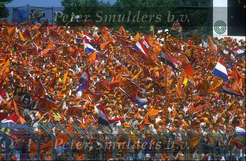 Munchen, 25 juni 1988 Finale Europees Kampioenschap 1988 Duitslan-Nederland 1-2
Supporters Nederlands elftal met vlaggen