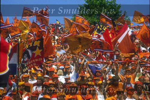 Munchen, 25 juni 1988 Finale Europees Kampioenschap 1988 Duitslan-Nederland 1-2
Supporters Nederlands elftal met vlaggen