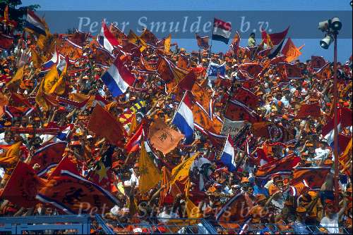 Munchen, 25 juni 1988 Finale Europees Kampioenschap 1988 Duitslan-Nederland 1-2
Supporters Nederlands elftal met vlaggen