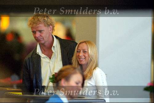 Schiphol 31 januari 2003
Wino Omtzigt en   Sylvana Borsato