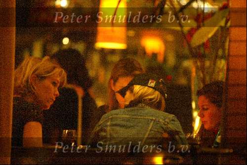 Amsterdam 30 januari 2003
Tanja Jess Guusje Nederhorst Josefine v Asdonk en Froukje de Both uit eten bij Bond in amsterdam