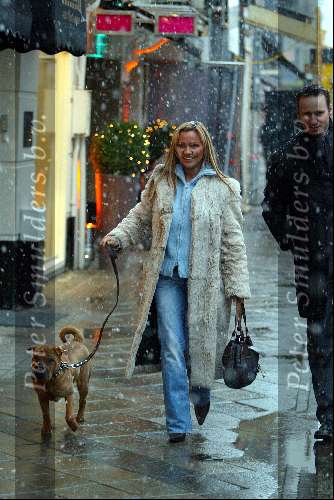 Amsterdam 30 januari 2003
Tatjana met haar hondje Obissa op de pc
Sneeuw