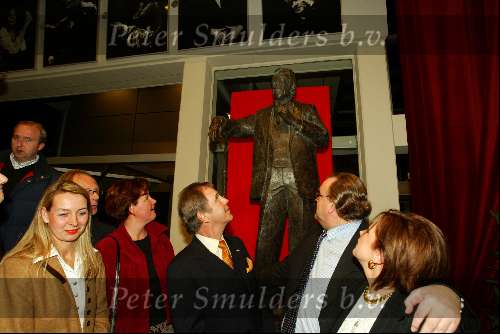 Sittard 15 januari 2003
Presentatie beeld Toon Hermans.
Aanwezig Maurice Hermans Gaby Hermans en ..... Hermans met hun dames. Jos Brink