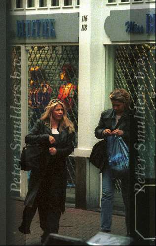 Vanessa Loudon wandelend in Amsterdam