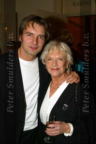 Den haag 30 januari 2003
Premiere Johnny Kraaykamp sr in schouwburg Den Haag.
Victor Reinier met zijn tante