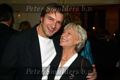 Den haag 30 januari 2003
Premiere Johnny Kraaykamp sr in schouwburg Den Haag.
Victor Reinier met zijn tante