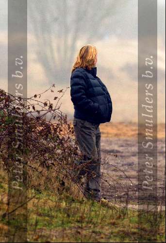 Hilversum 18 januari 2003
Wendy v Dijk wandelend met hond op de heide
Veel problemen met Xander de Buisonje