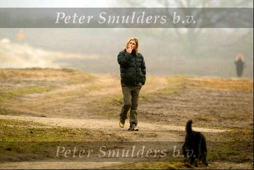 Hilversum 18 januari 2003
Wendy v Dijk wandelend met hond op de heide
Veel problemen met Xander de Buisonje