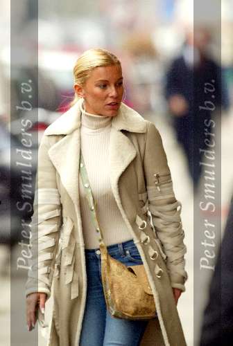 Amsterdam 23 januari 2004
Angela Kluivert  op PC Hooftstraat in Amsterdam