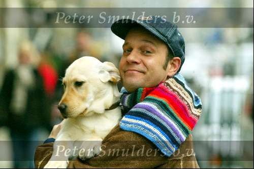 Amsterdam 23 januari 2004
Carlo Boszhard met Labrador Sumo op PC Hooftstraat