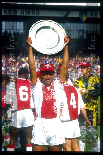 Carlos met de kampioensschaal Seizoen 1995/1996