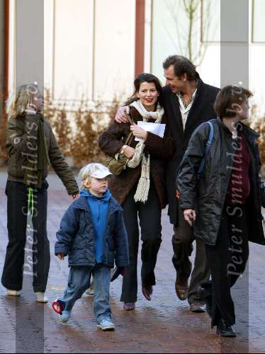 Kaatsheuvel 24 januari 2004
Premiere Doornroosje in de efteling. 
Erik de Vogel en Caroline de Bruin met kinderen