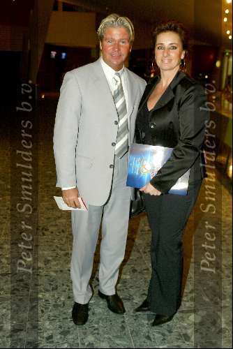 Rotterdam 27 januari  2004
Premiere Romeo en Julia in het Nieuwe Luxor.
Dries Roelvink met vrouw.