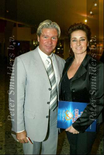 Rotterdam 27 januari  2004
Premiere Romeo en Julia in het Nieuwe Luxor.
Dries Roelvink met vrouw.