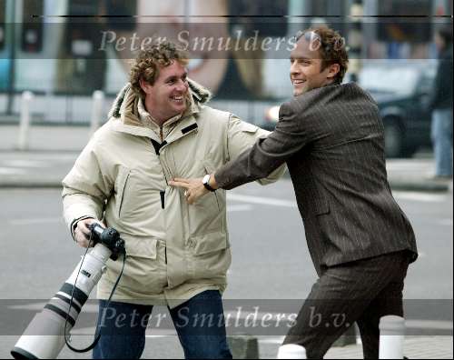 Amsterdam 26 januari 2004
Opnames film GAY. Fotograaf Edwin Smulders heeft ruzie met Hugo Metsers III
Lachend na de opnames