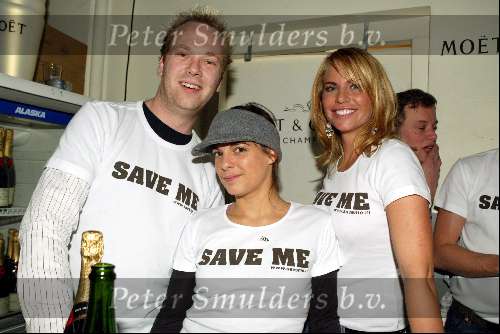 Amsterdam 23 januari 2004
Save the Oerang Oetang in Panama.
Lizelotte v Dijk met Ellemieke Vermolen en haar broer